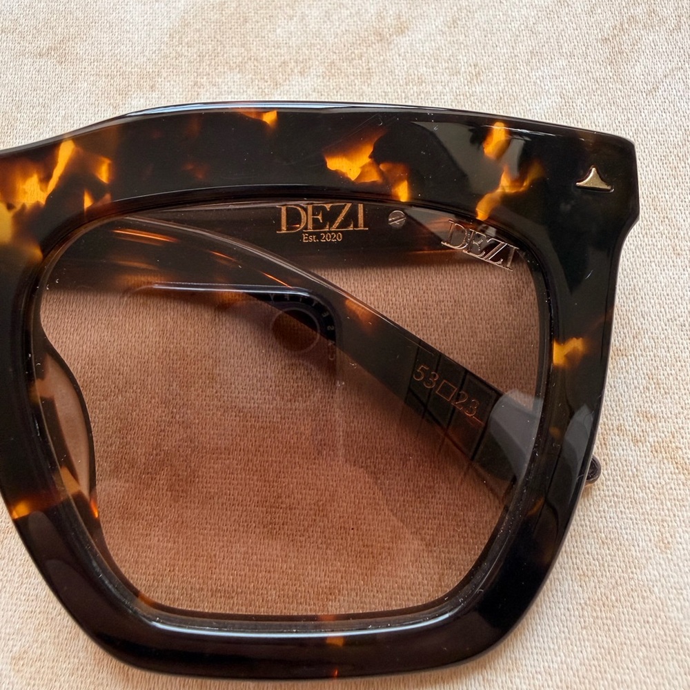 Dezi “Fall Back” Tortoiseshell Square Frame Women… - image 2